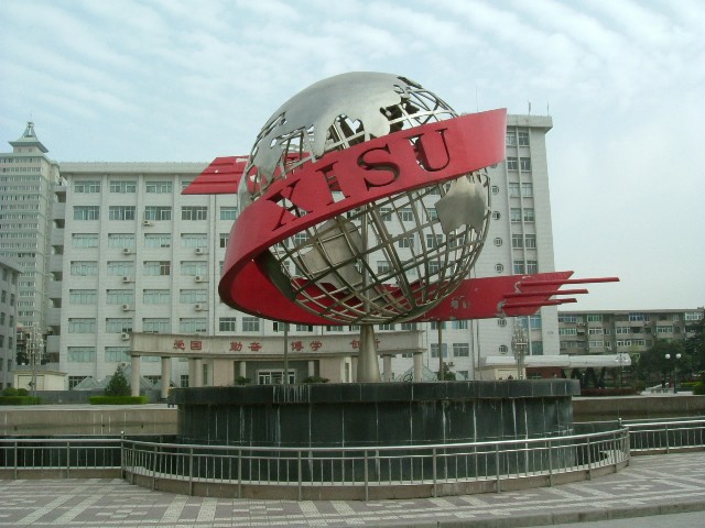 西安外国語大学東方語言文化学院学術講座 2007年3月25日 日 26日 月 於西安外国語大学 西安外大 西安外大 西安外大学院長 講演 講演会 初日 講演会 初日 懇親会 大雁塔 西安外大新キャンパス 新図書館 講演題目 今日の後援者 司会の先生 左